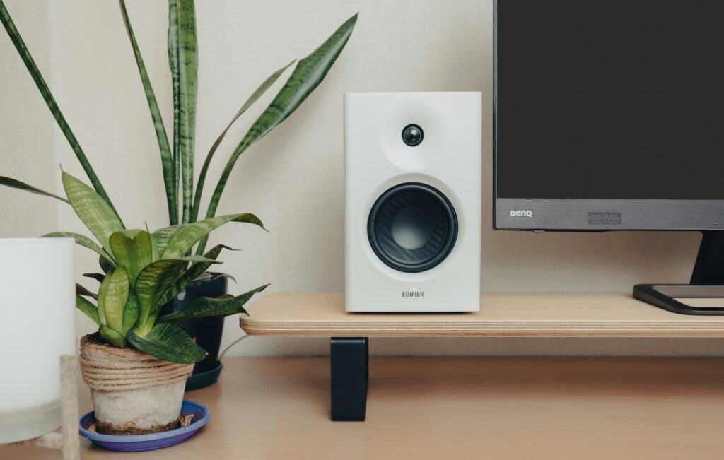 Desk shelf